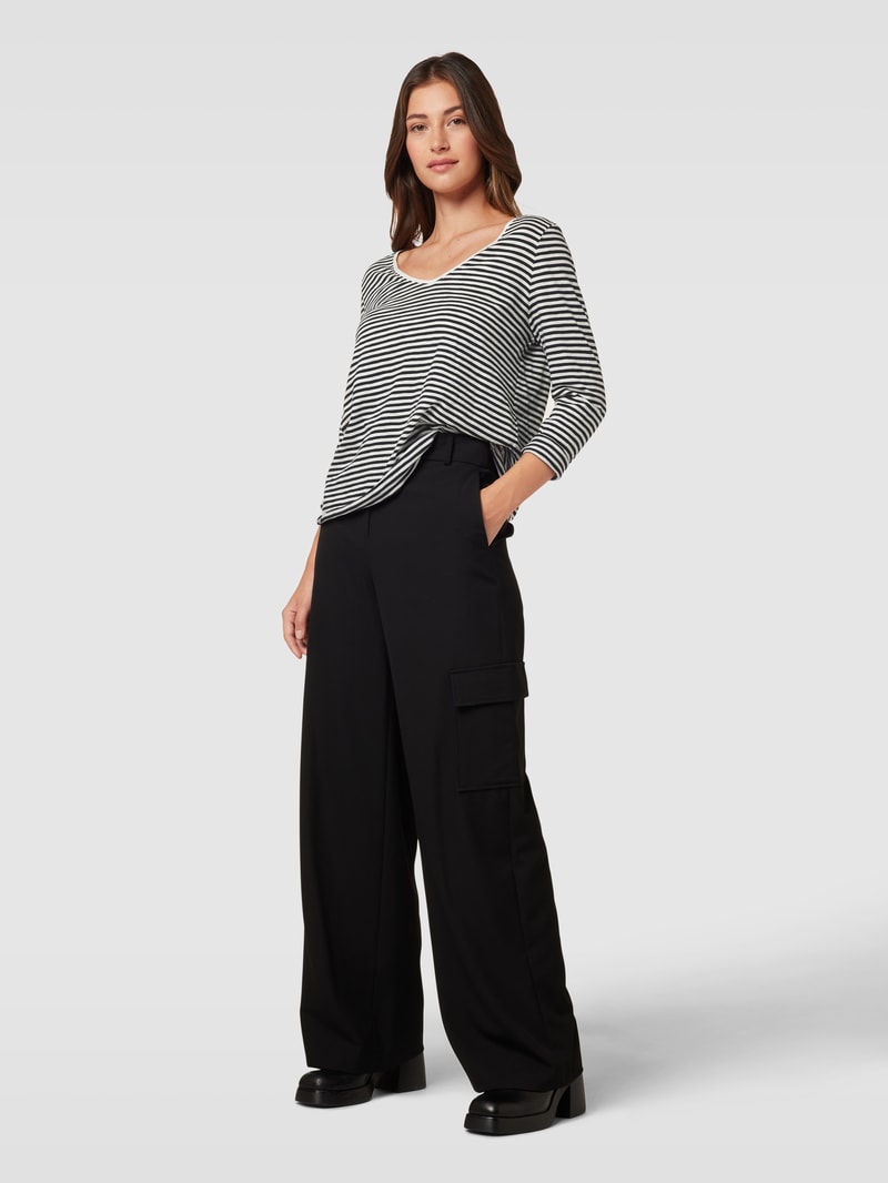 Longsleeve mit V-Ausschnitt in schwarz