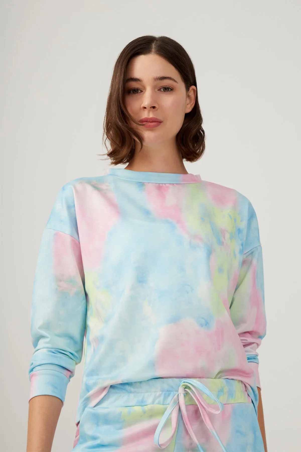 LOS OJOS  Mehrfarbiges Batik-Pyjama-Set für Damen mit Batikmuster