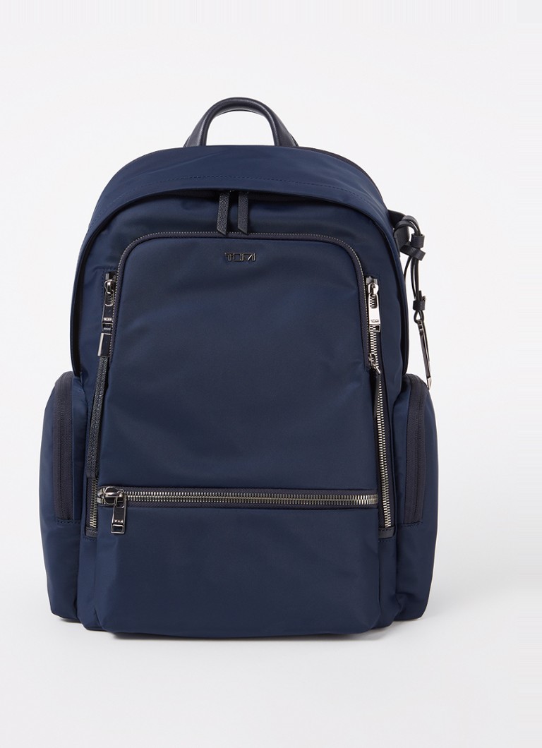 Mochila Tumi Voyageur Celina com detalhes em couro e compartimento para laptop de 15 polegadas.