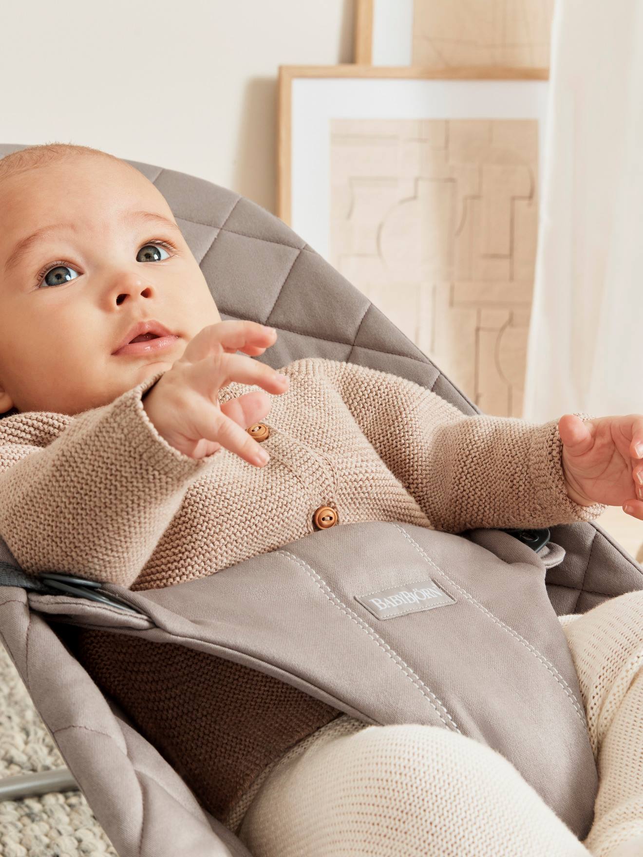 Transat Bliss en coton BabyBjörn gris clair/matelassage pétales