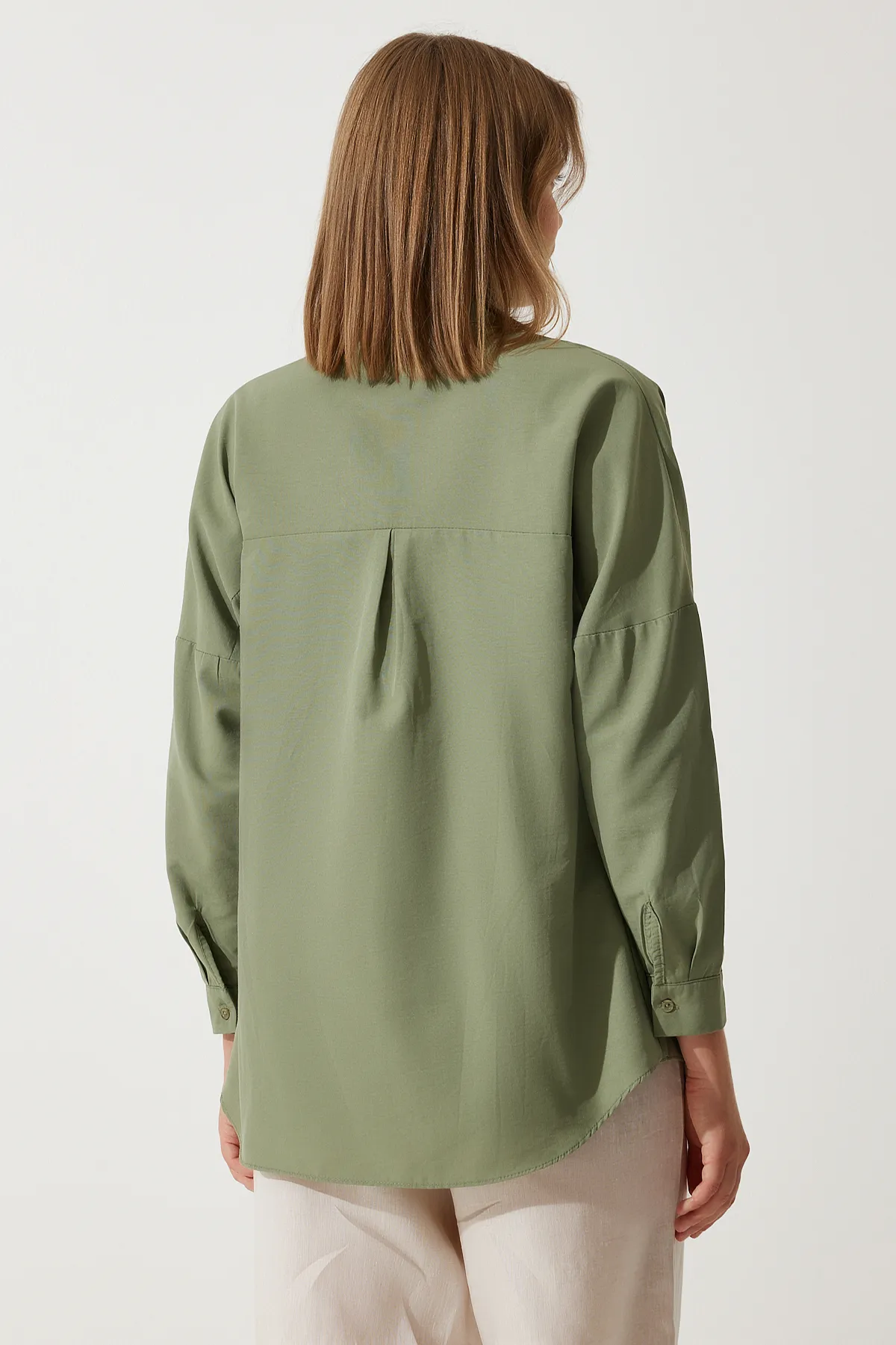 Happiness İstanbul  Khakifarbenes, langes Basic-Shirt für Damen in Übergröße DD00842