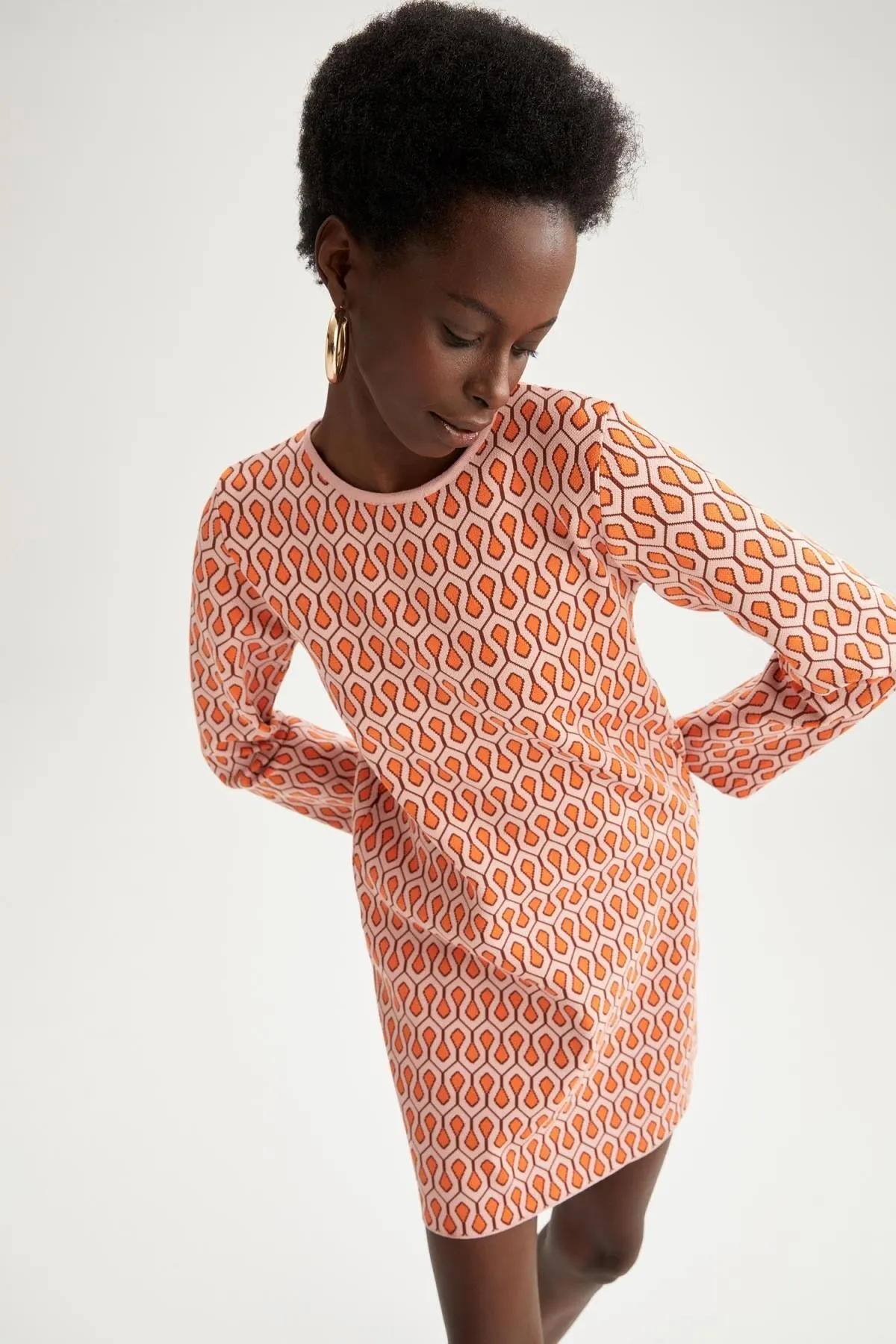DeFacto  Langärmliges Minikleid aus Jacquard-Strick mit normaler Passform und Rundhalsausschnitt