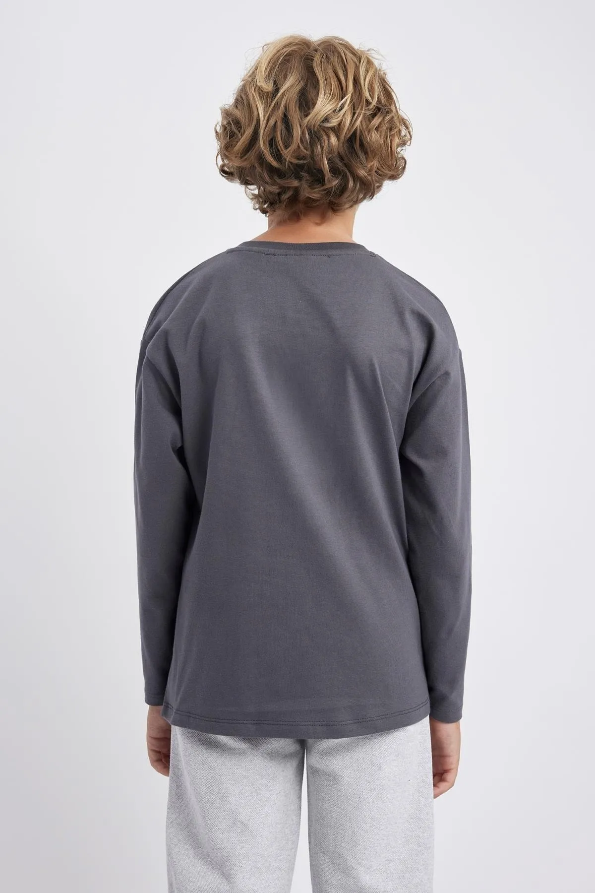 DeFacto  Langärmliges T-Shirt aus gekämmter Baumwolle mit Rundhalsausschnitt in Oversize-Passform für Jungen