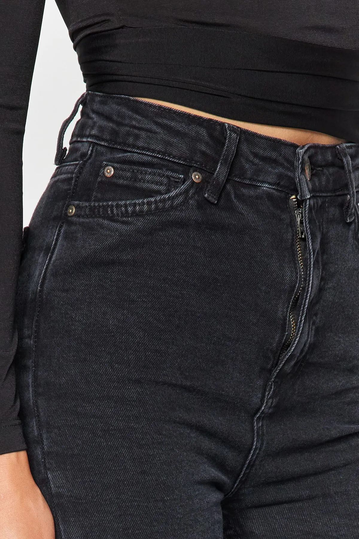 Trendyol Collection  Schwarze Schlagjeans mit hoher Taille TWOSS21JE0246