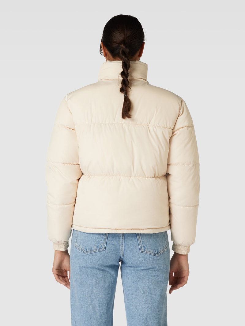 Steppjacke mit Eingrifftaschen in beige
