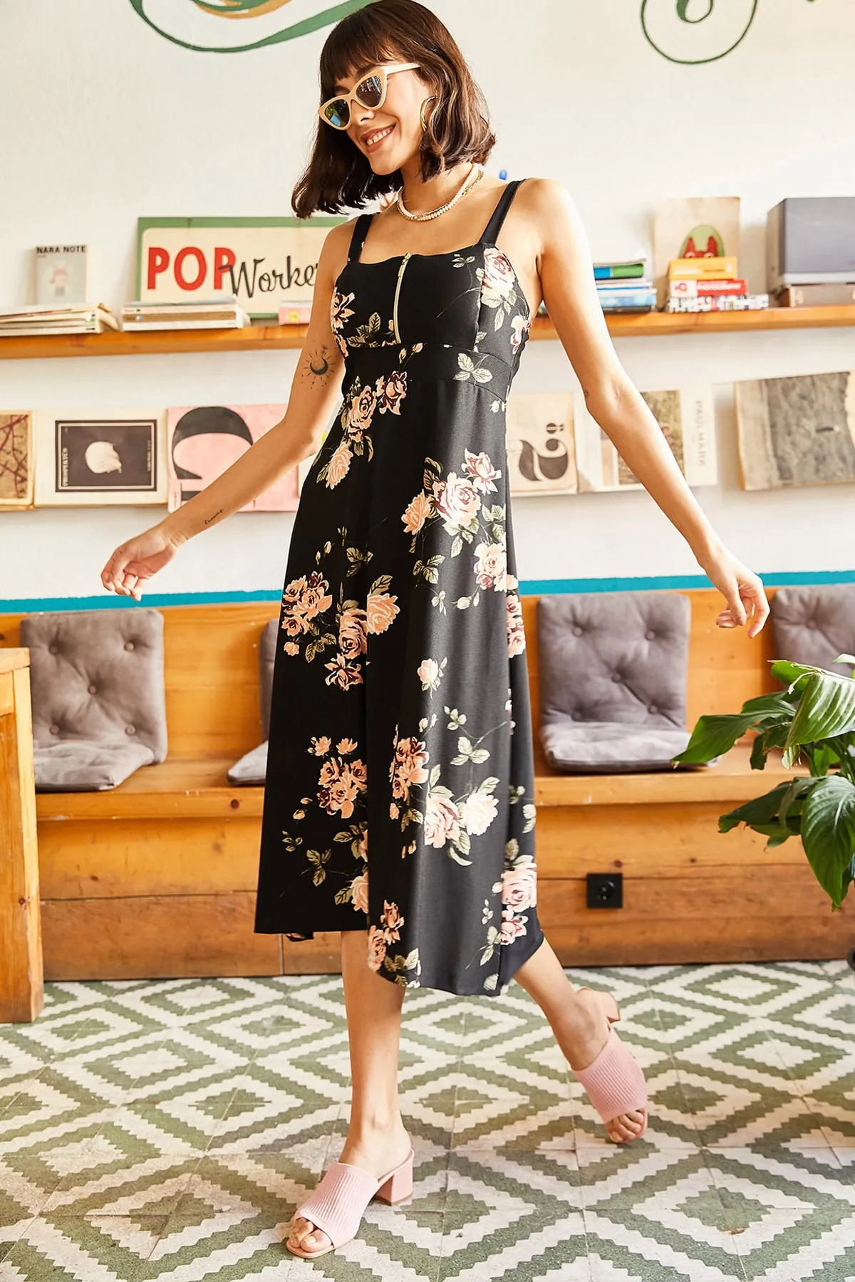Olalook  Gemustertes Kleid mit Reißverschluss in Schwarz-Puder für Damen ELB-19000615