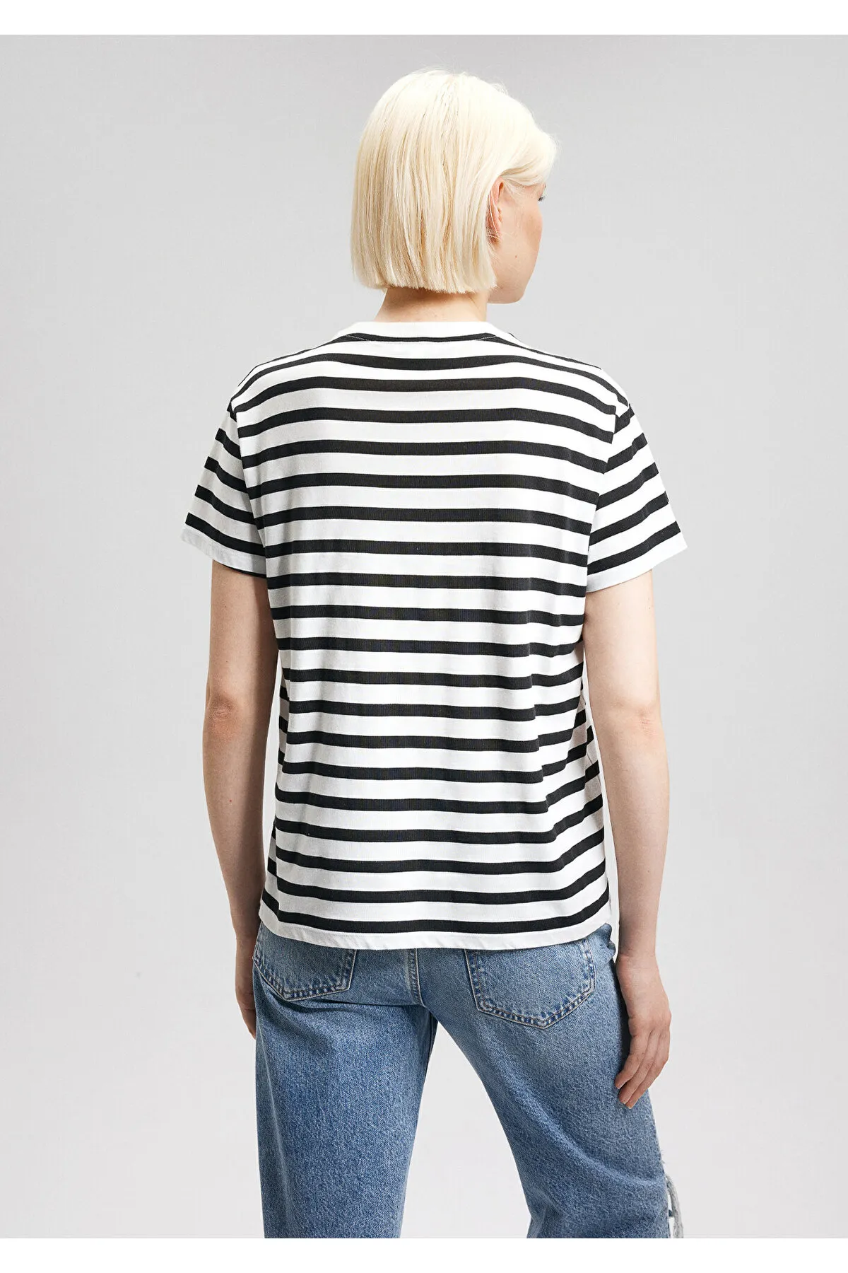 Mavi  Schwarz gestreiftes T-Shirt mit Logodruck, normale Passform / normaler Schnitt 1611360-84041