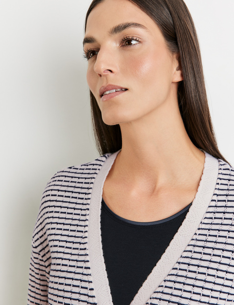 Modische Strickjacke mit dekorativer Blende