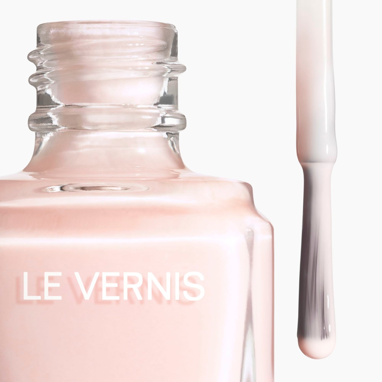 LE VERNIS