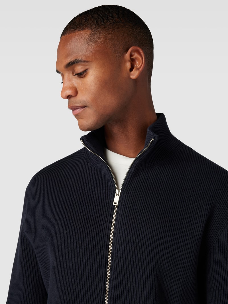 Strickjacke mit Stehkragen und Reißverschluss in marineblau