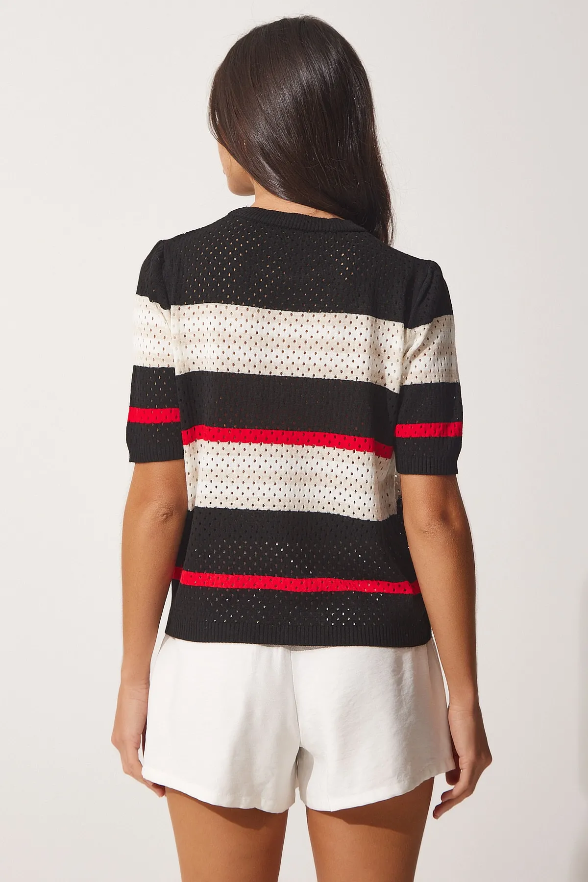 Happiness İstanbul  Schwarz gestreifte, durchbrochene Sommerstrickbluse für Damen NF00048