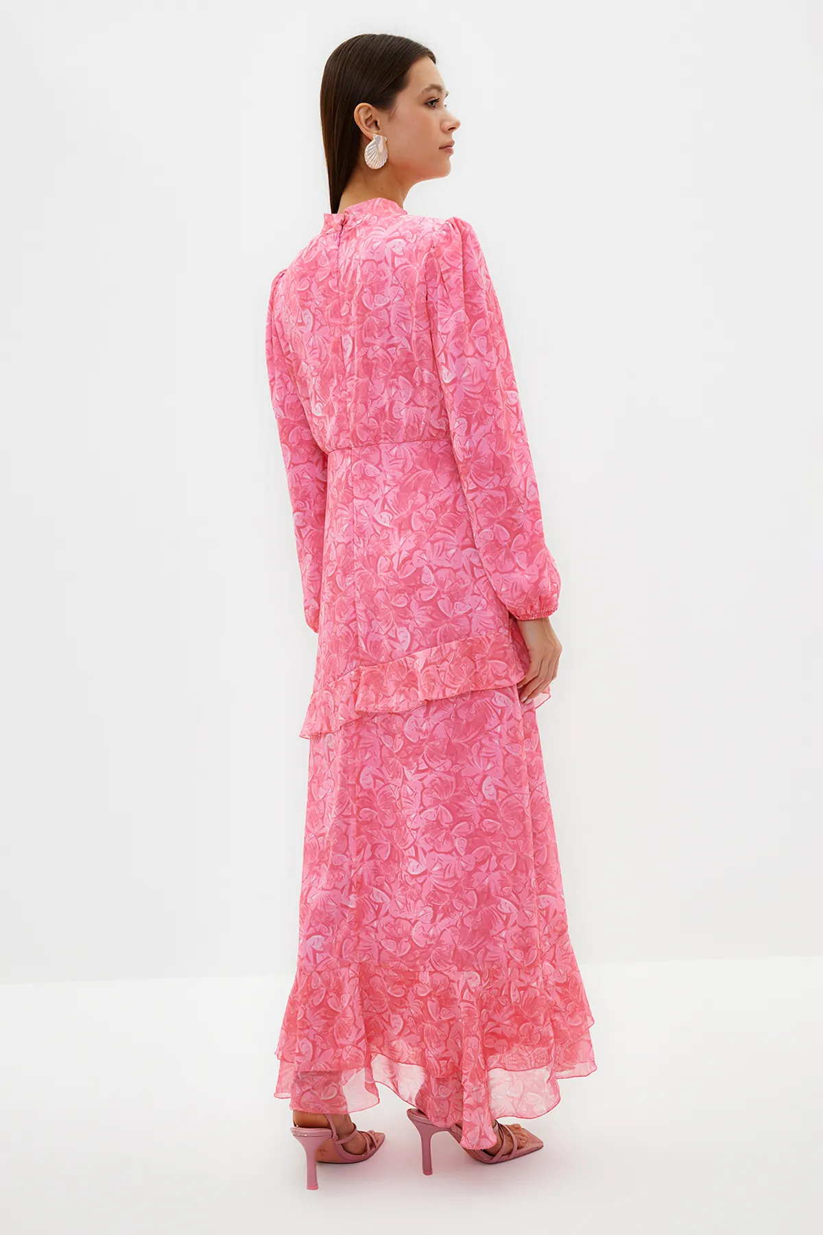 Trendyol Modest  Rosa Blumenrock, gerüschtes, gefüttertes Kleid aus gewebtem Chiffon TCTSS23EB00160
