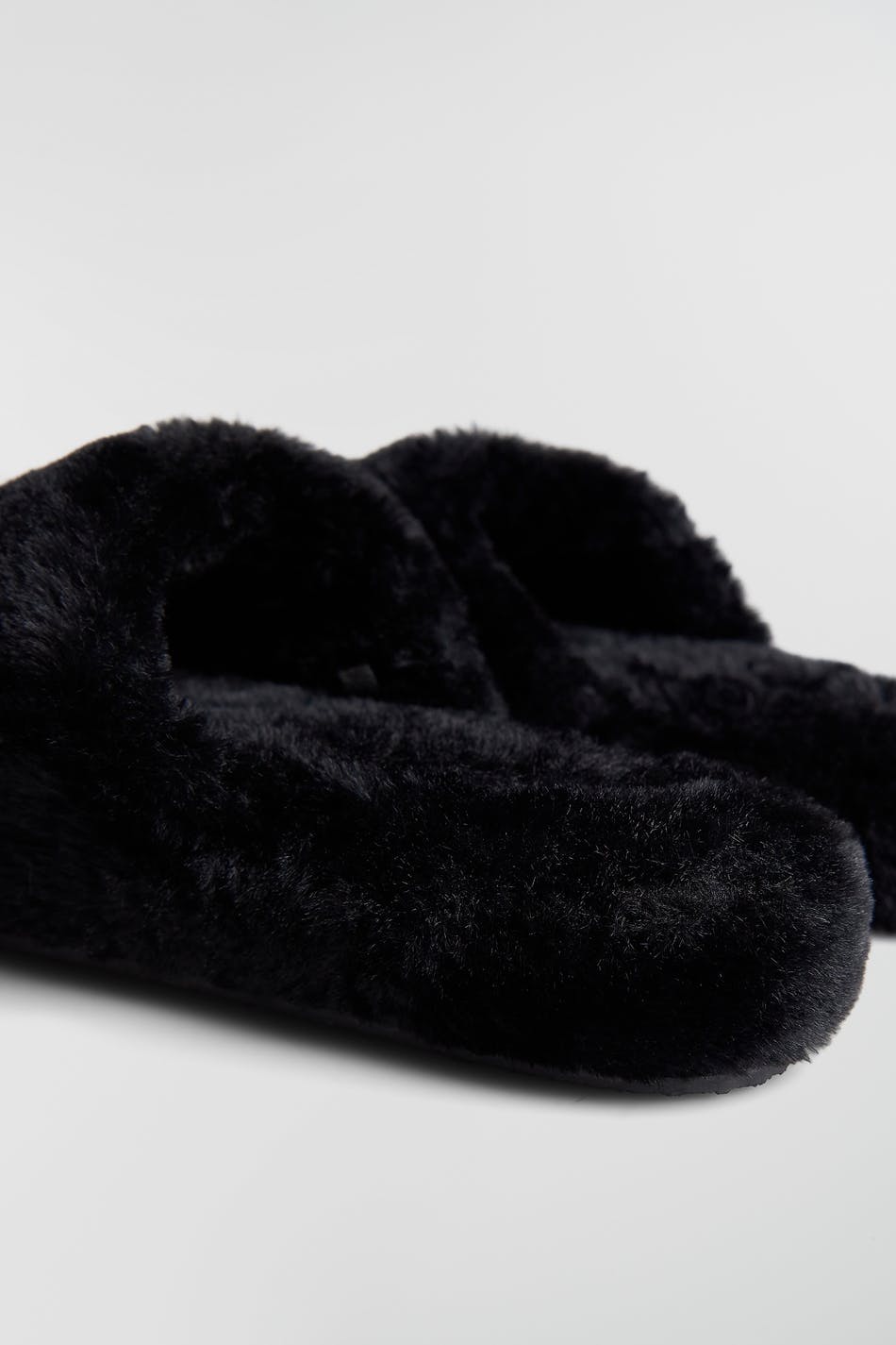 S fur slippers