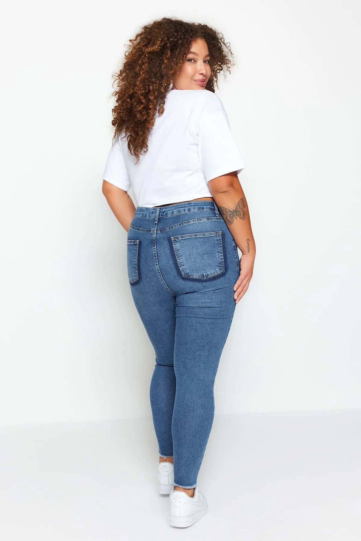 Trendyol Curve  Blaue Stretch-Röhrenjeans mit hoher Taille und Taschendetail TBBSS23CJ00018