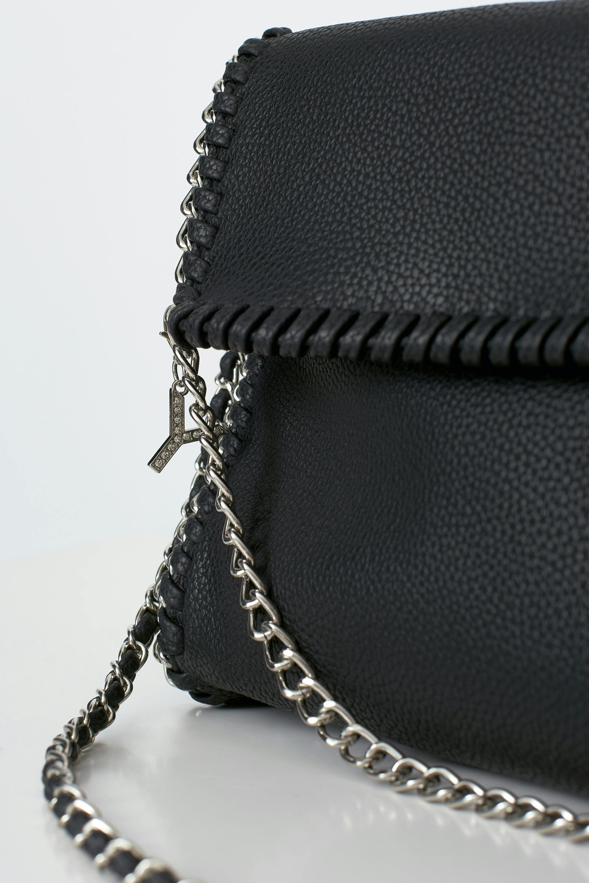 Chunky chain bag