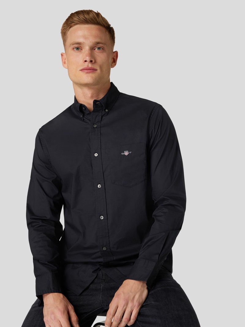 Regular Fit Freizeithemd mit Brusttasche Modell 'POPLIN' in schwarz