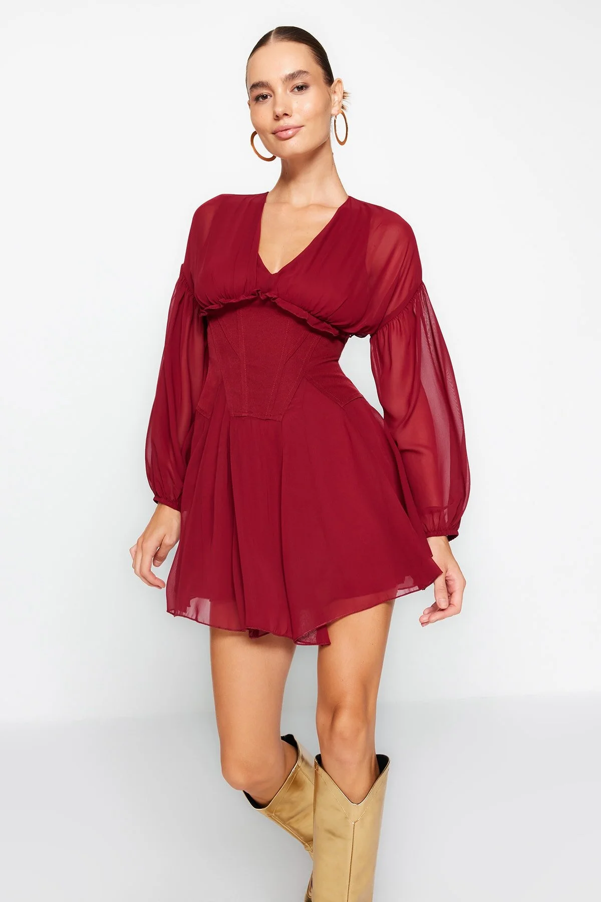 Trendyol Collection  Elegantes Abendkleid aus Burgunderrot mit offener Taille/Skater-Chiffon TPRAW24EL00040
