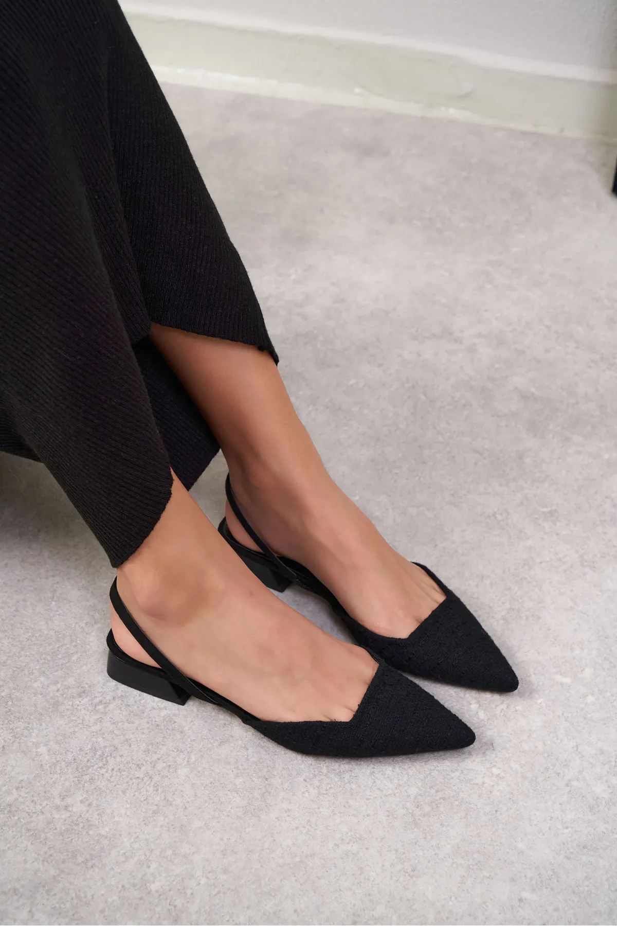 NİŞANTAŞI SHOES  Elvira Damen-Ballerinas mit schwarzem Kilim-Rücken, elastischem, spitzem Zehenbereich