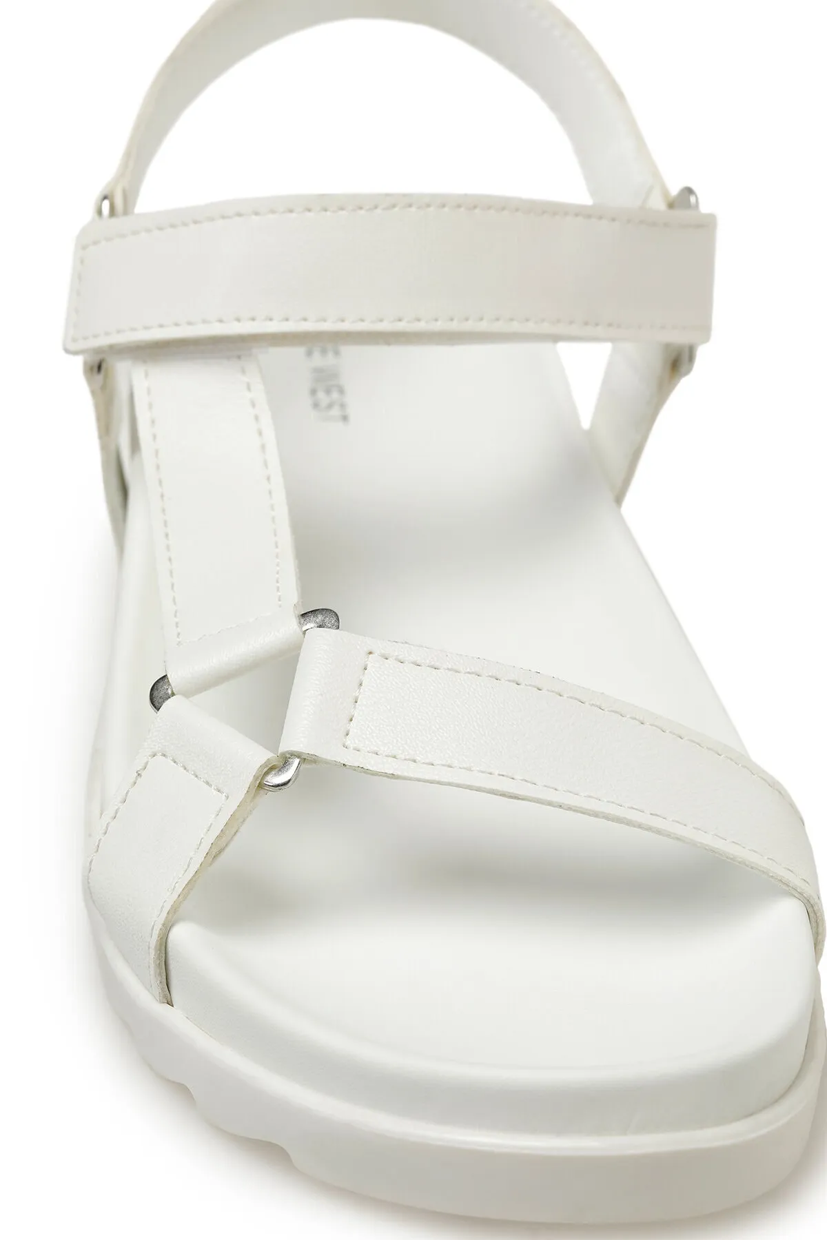 Nine West  RESTE 3FX Weiße Damen-Sandalen mit dicker Sohle