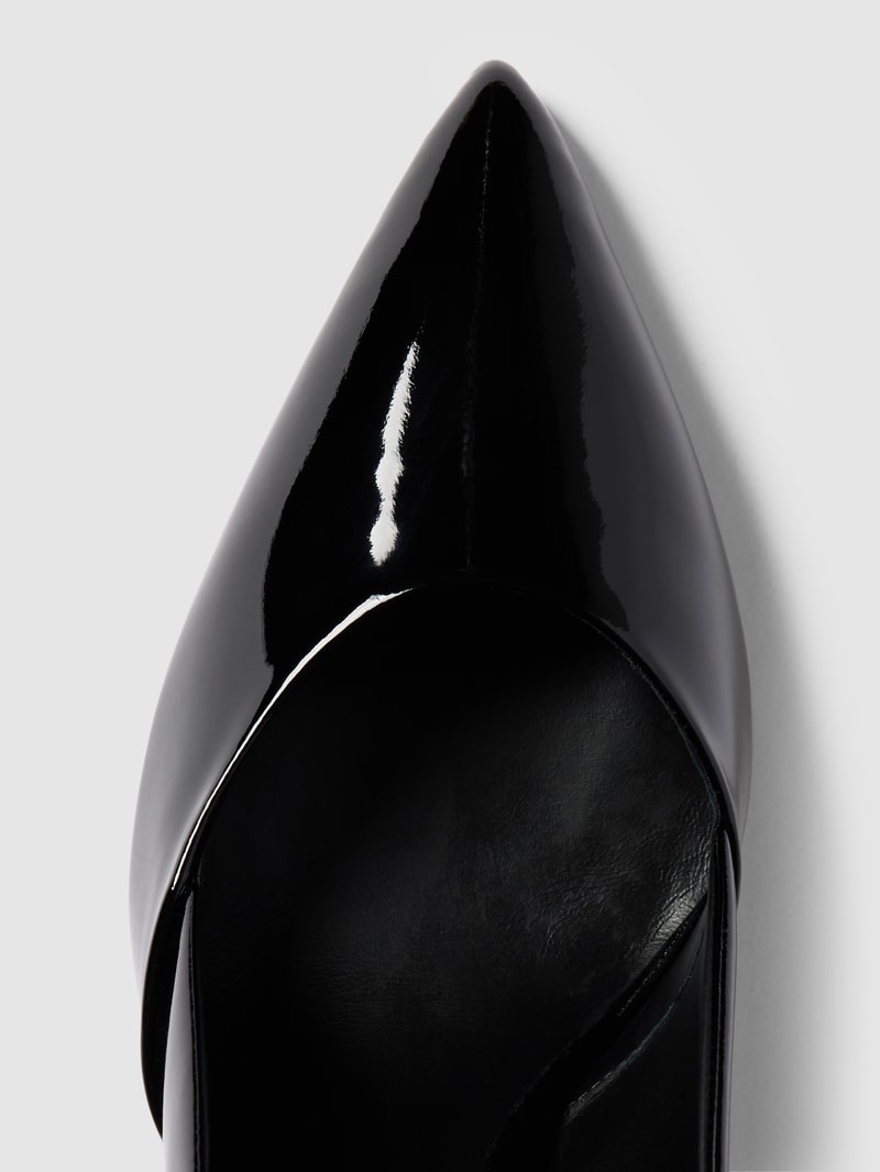 Pumps in glänzender Optik in schwarz