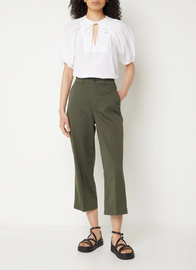 Pantaloni scurți cu talie înaltă și evazați pe picioare de la ba&sh, cu buzunare laterale, model Estin.