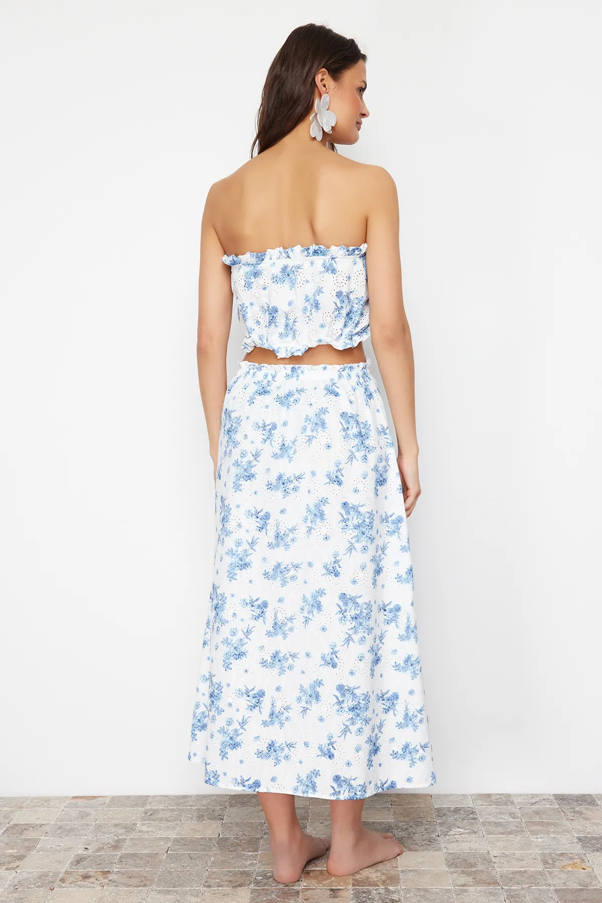Trendyol Collection  Midi-Bluse mit gewebten Rüschen und Stickereien, 100 % Baumwolle, mit Blumenmuster, Rockanzug TBESS24AU00056