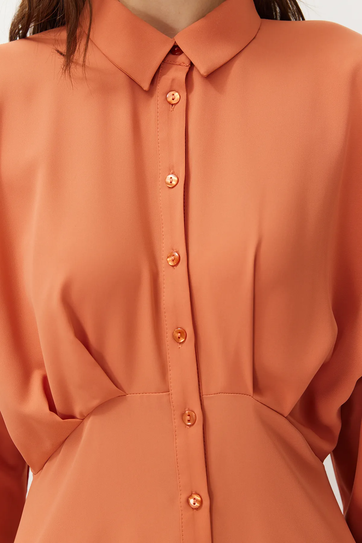 Trendyol Modest  Gewebtes Hemdblusenkleid mit Fliesendetail TCTSS24EB00011