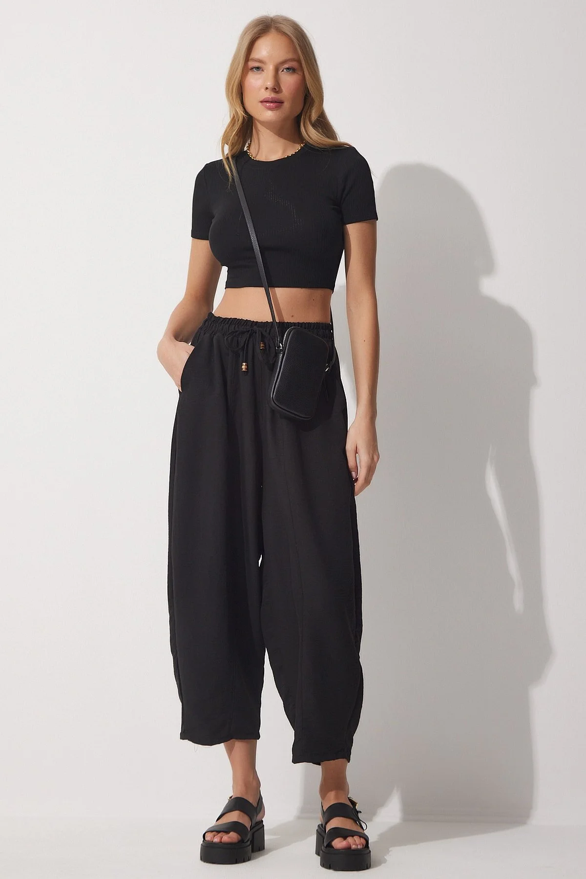 Happiness İstanbul  Leuchtende schwarze Shalwar-Hose aus Leinenviskose mit Taschen für Damen CV00001