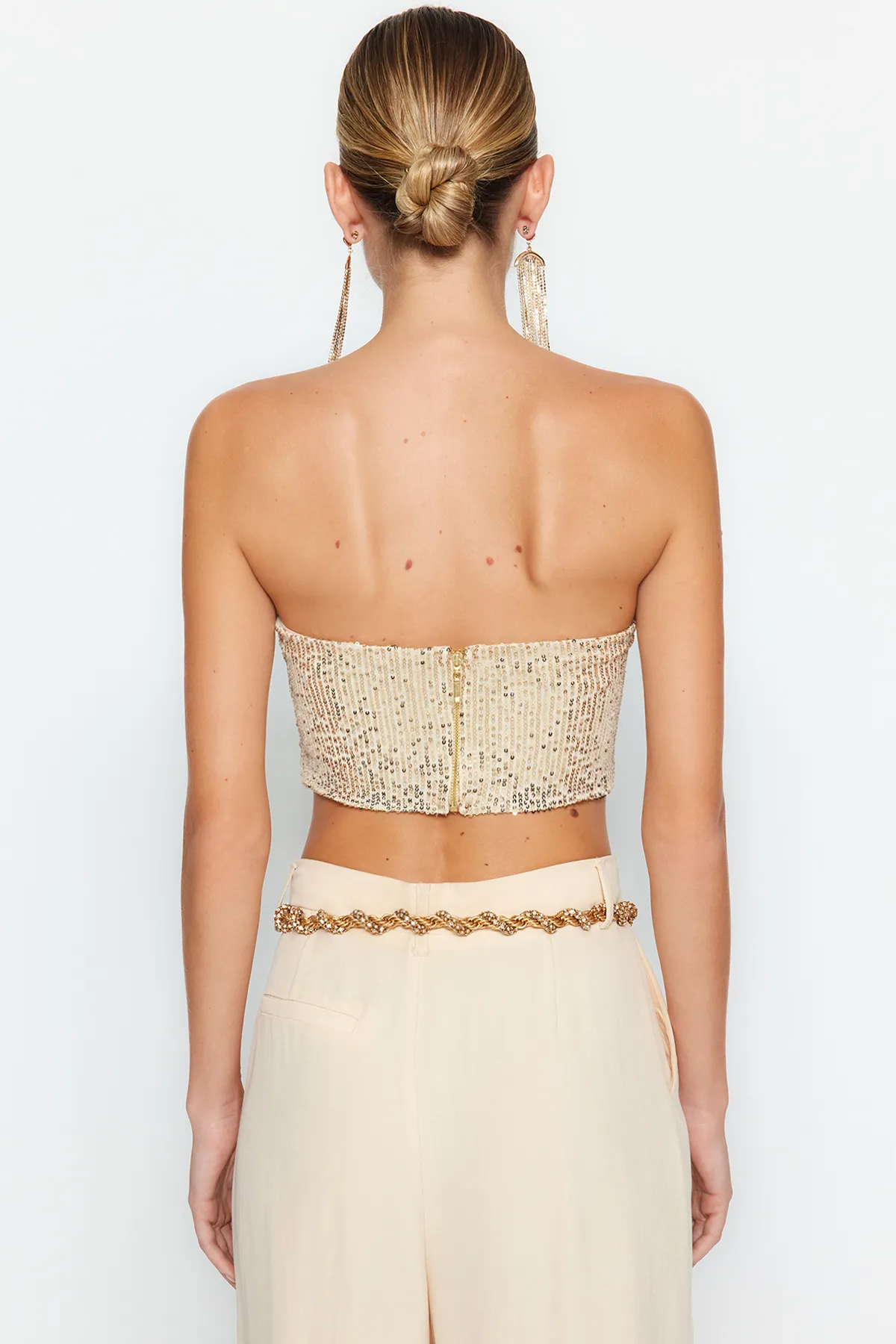 Trendyol Collection  Beigefarbenes Crop-Bustier mit Pailletten TPRAW24BS00033