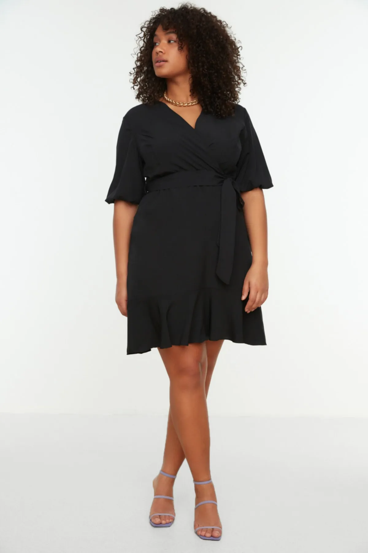 Trendyol Curve  Schwarzes gewebtes zweireihiges Überkleid mit Gürtel TBBSS22EL0541