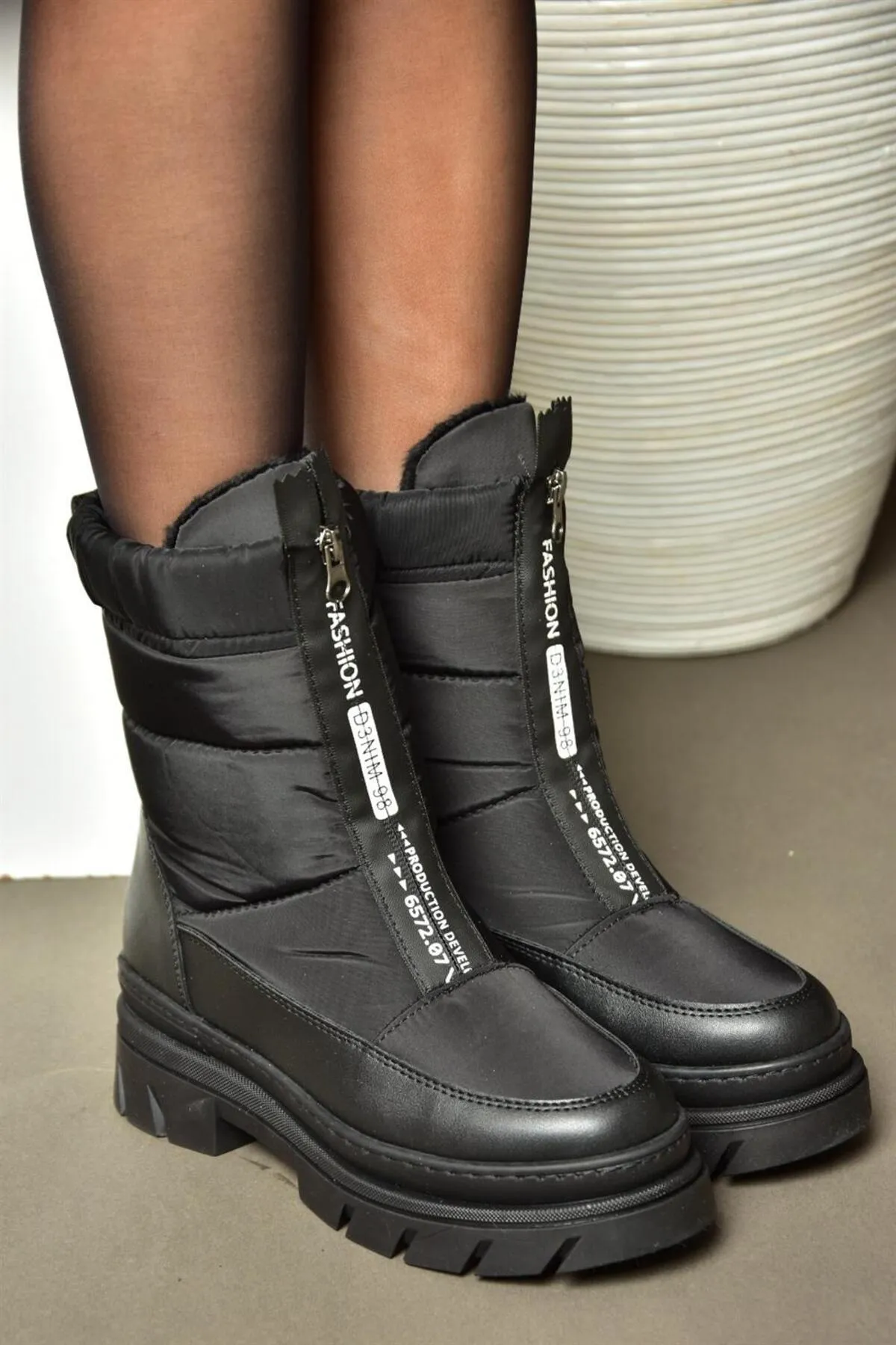 Fox Shoes  R820100704 Schwarze Stiefel aus Fallschirmstoff mit dicken Sohlen