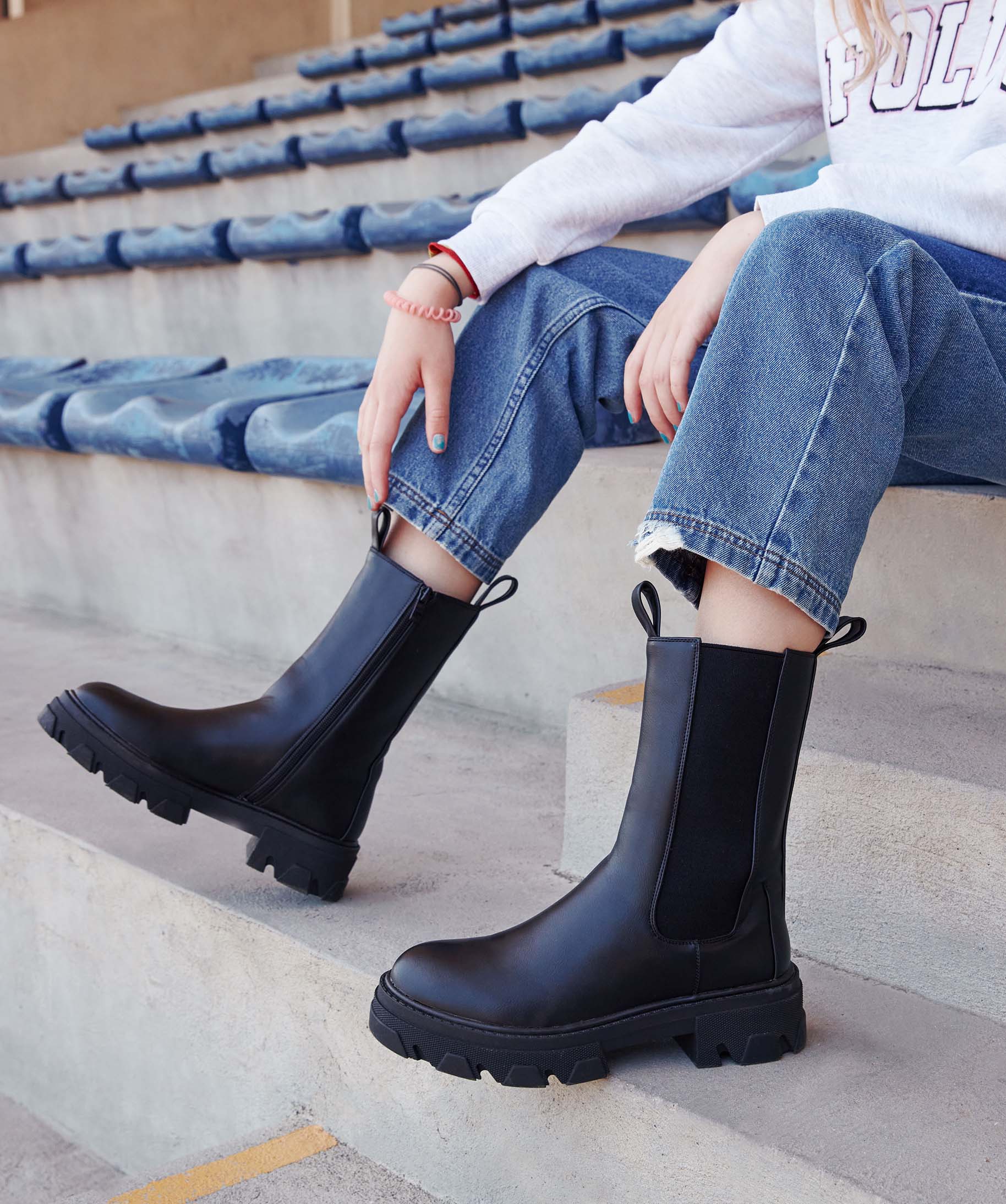 Boots femme Chelsea unies à semelle épaisse et crantée noir | GEMO