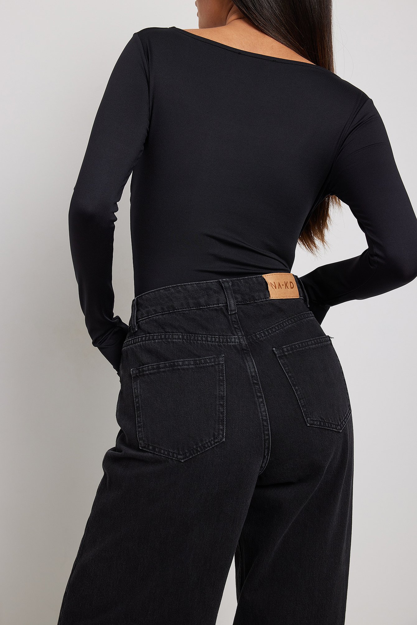 Glänzender Wickel-Bodysuit