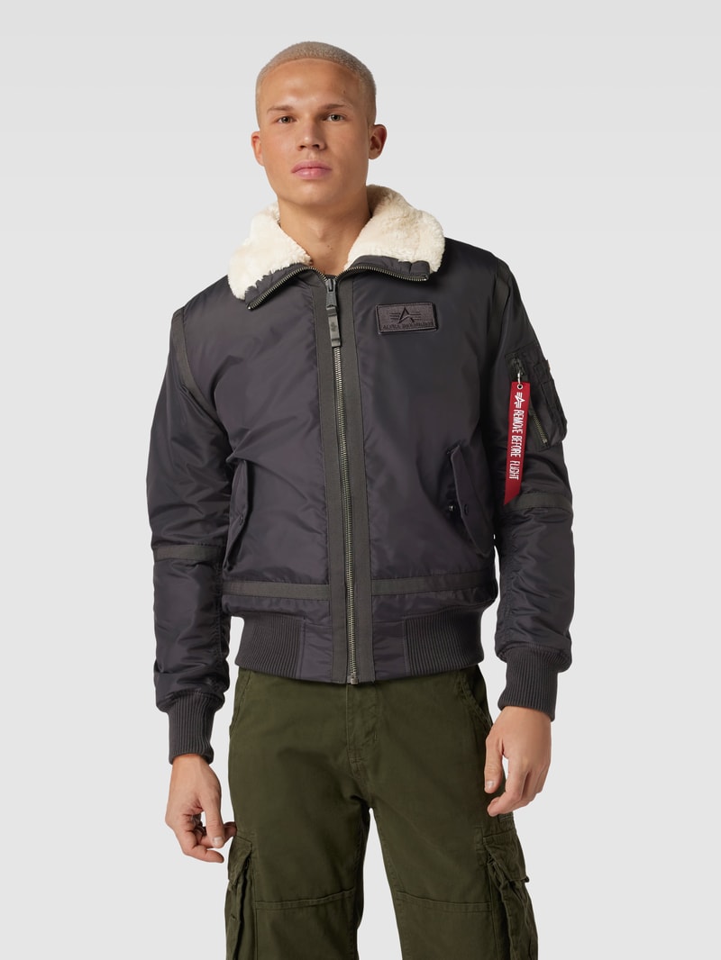 Bomberjacke mit Label-Patch in dunkelgrau
