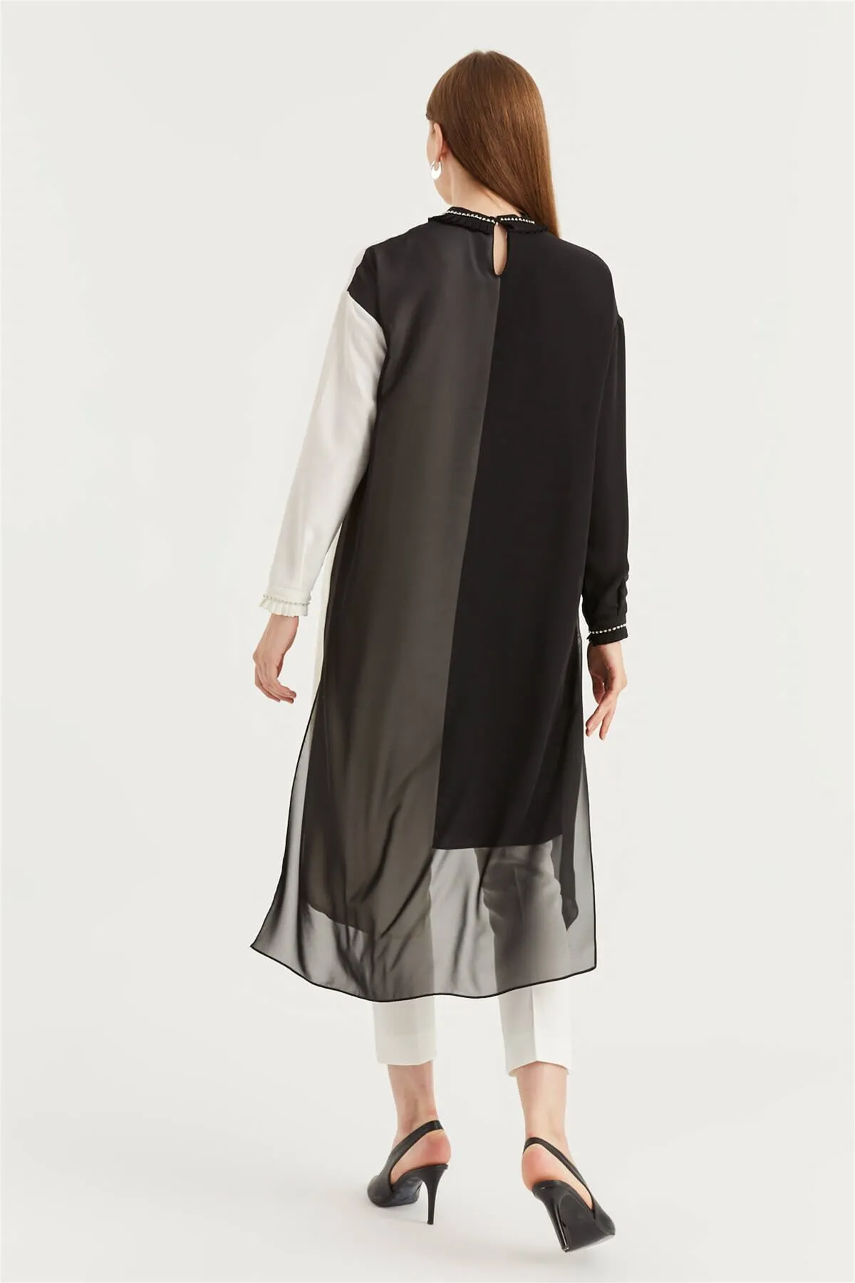 Zühre  Kragenbestickte, detaillierte Chiffon-Tunika in Schwarz/Ecru T-1094