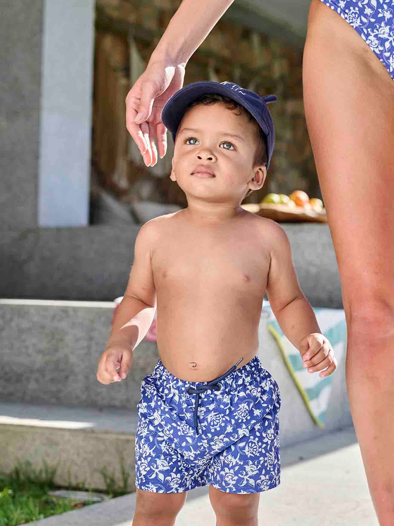 Vertbaudet Capsule Bademode Team Familie: Baby Badeshorts Oeko-Tex - blau/weiß geblümt