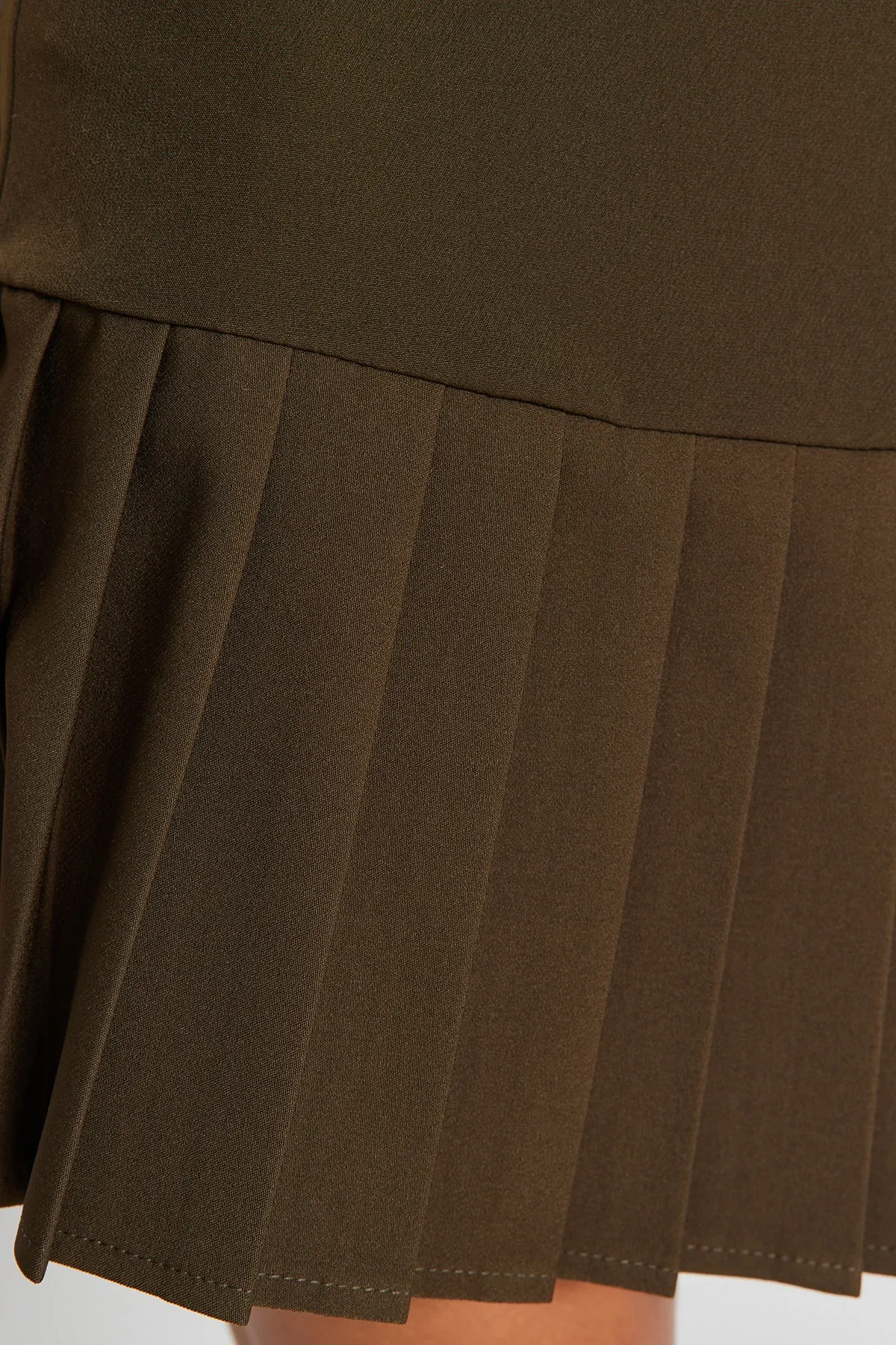 Trendyol Collection  Mini-Webrock - Khaki, Plissee-Detail, TWOAW23ET00059