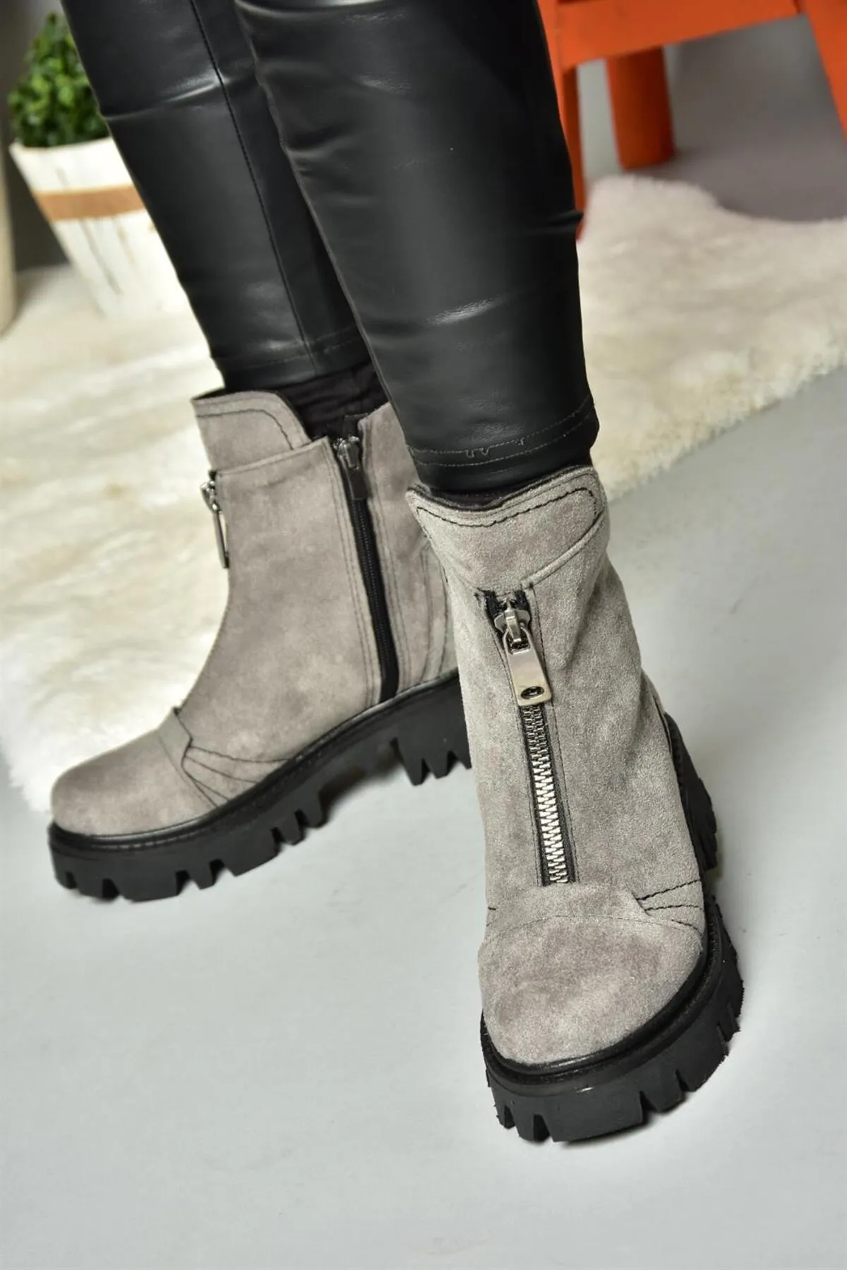 Fox Shoes  Graue Damenstiefel aus Wildleder mit dicken Sohlen