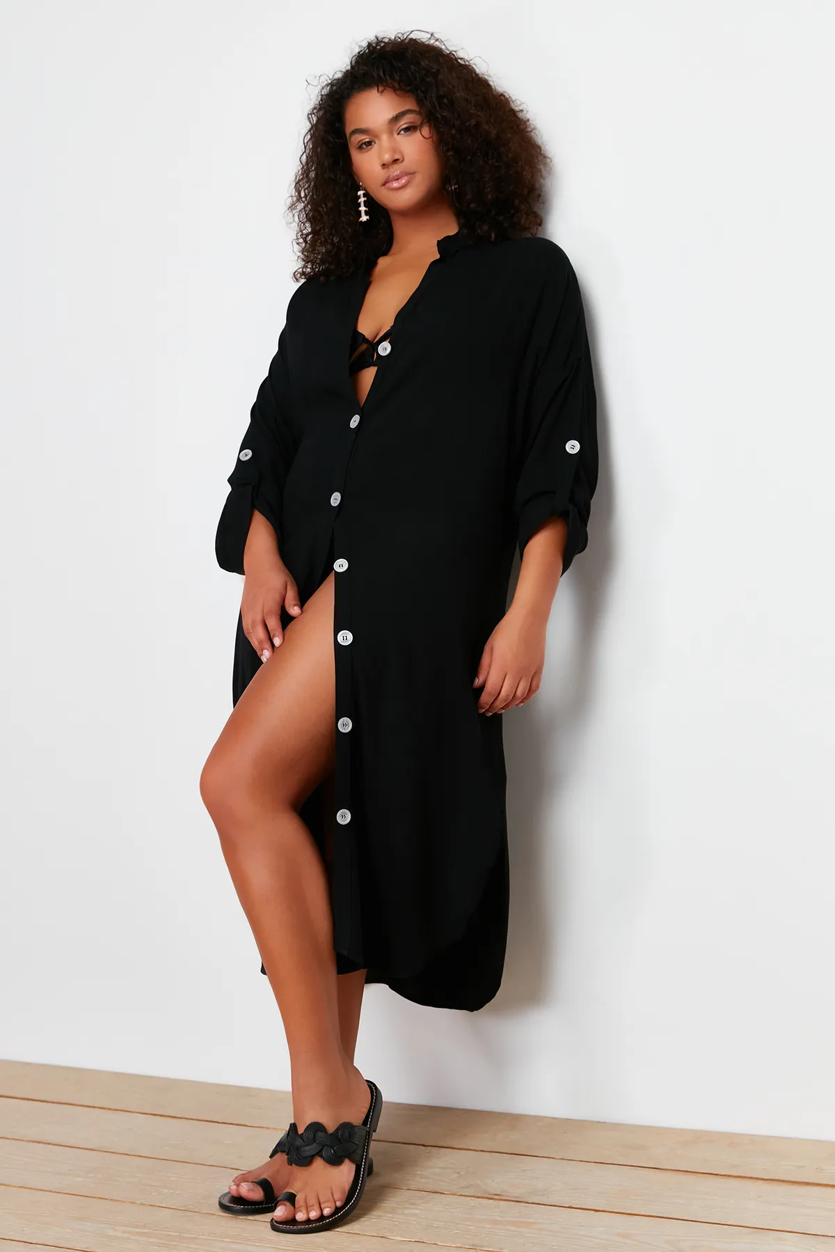 Trendyol Curve  Schwarzes gewebtes Strandkleid TBBSS24AH00132