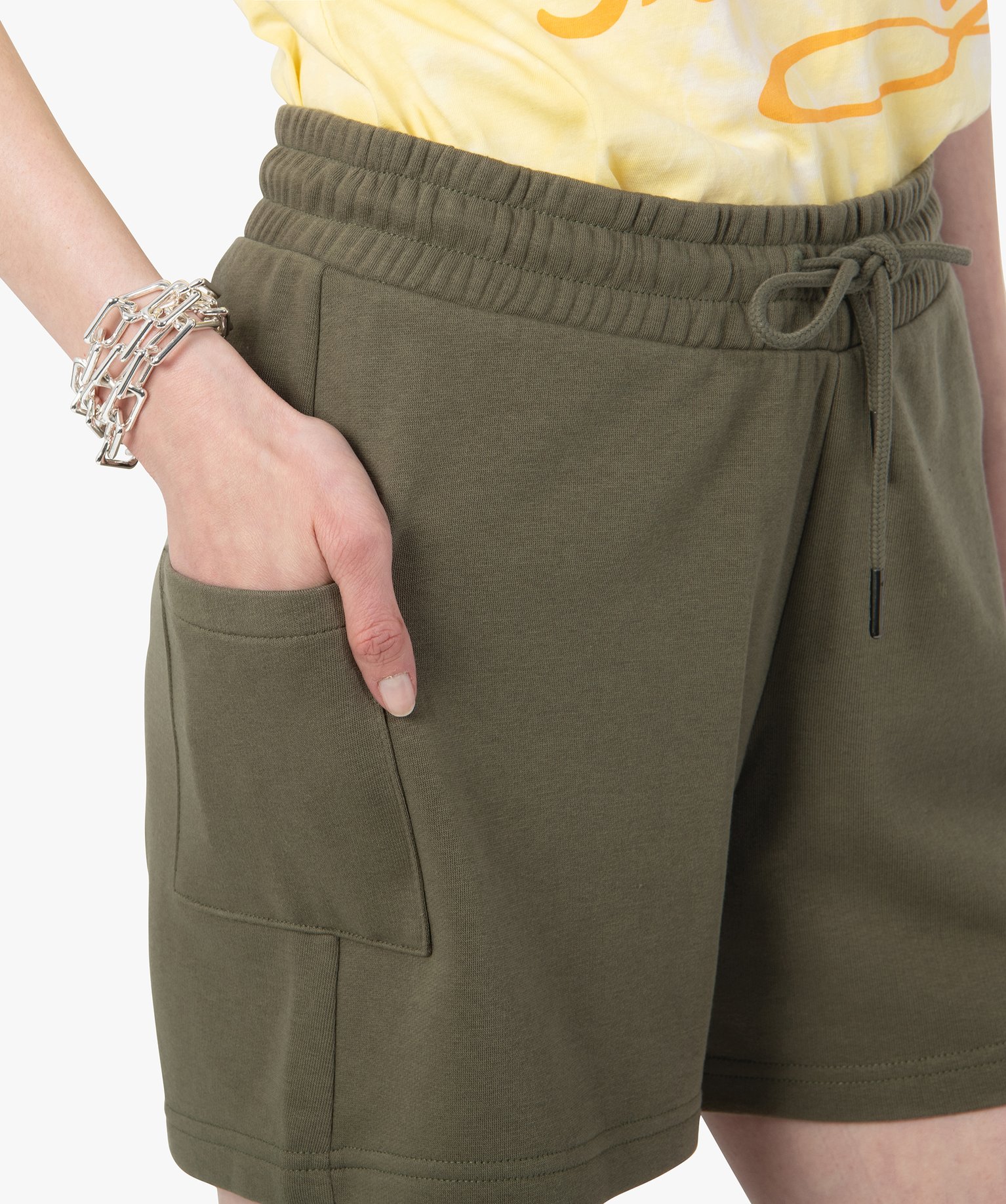 Short femme en maille avec ceinture élastiquée kaki | GEMO