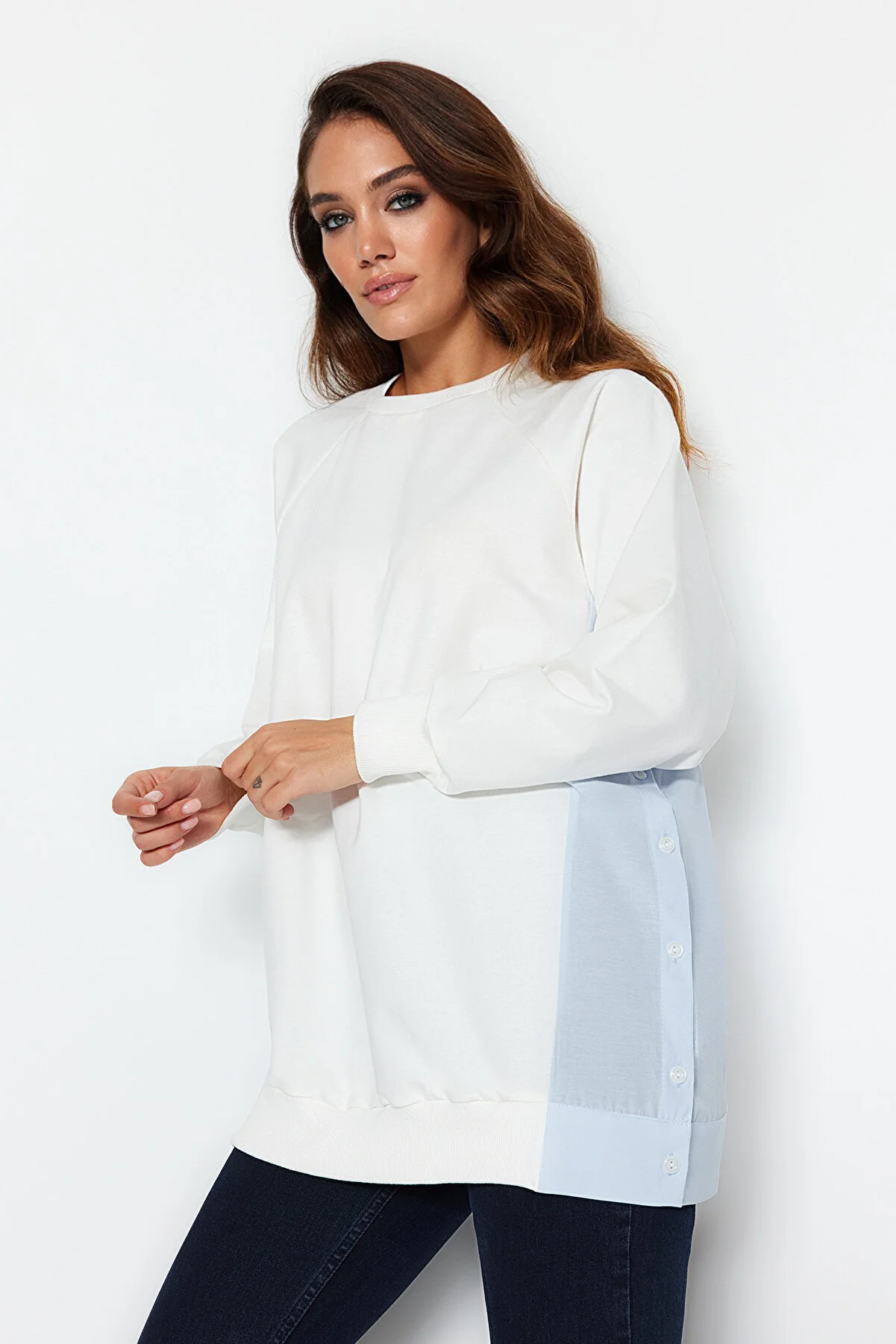 Trendyol Modest  Ecrufarbene, gewebte, gestrickte Tunika TCTSS23UK00092