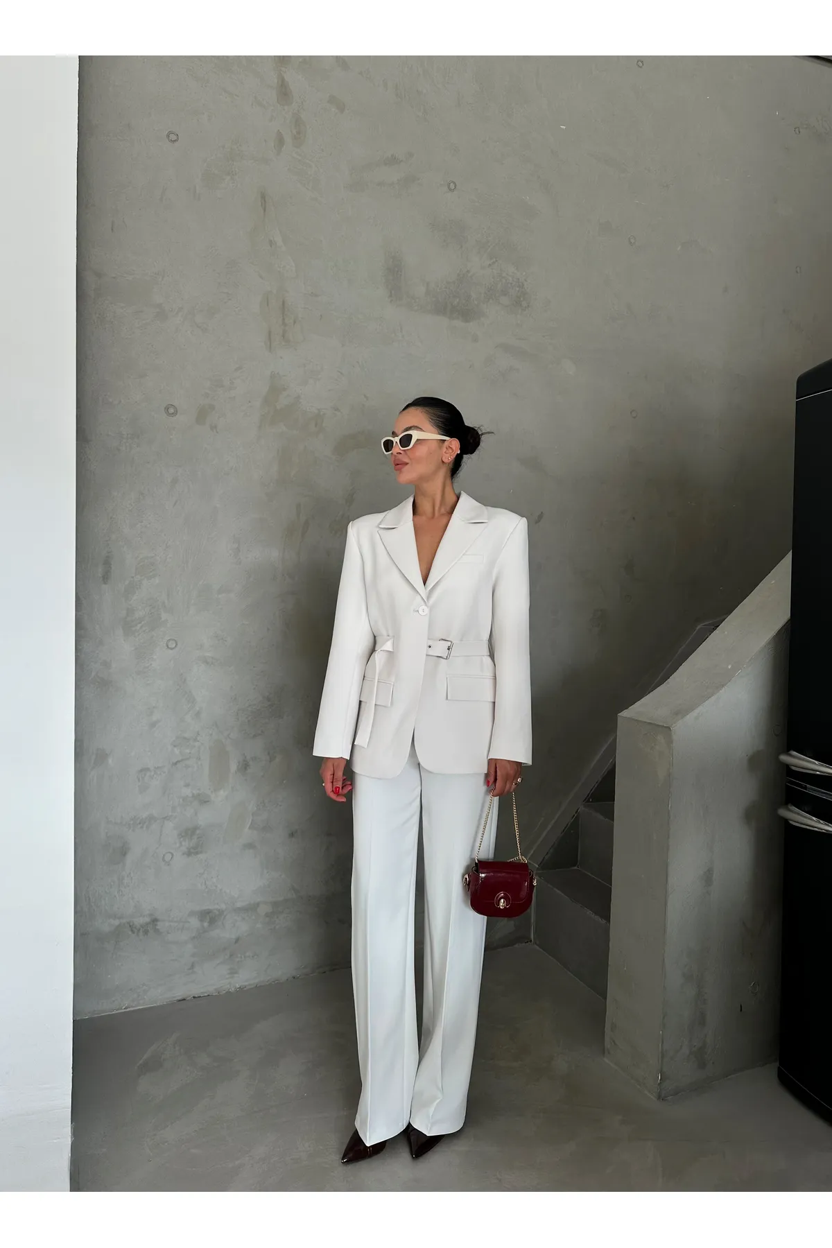 Laluvia  Weißes Set aus Jacke und Hose mit Gürtel