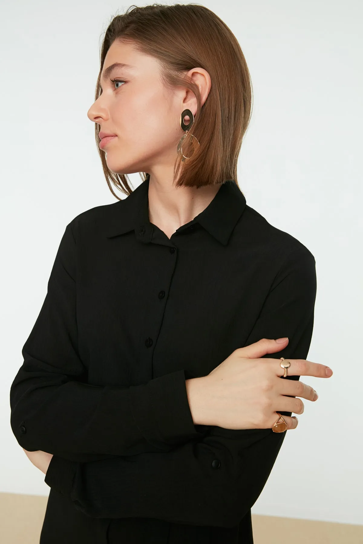 Trendyol Modest  Schwarzes gewebtes Kleid mit Hemdkragen und Gürtel TCTSS21EL3352