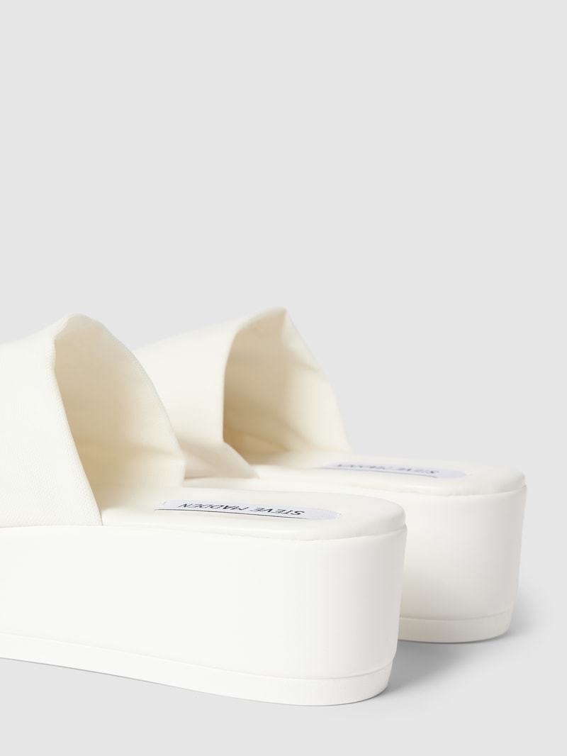 Pantoletten mit Plateausohle Modell 'SLINKY' in offwhite
