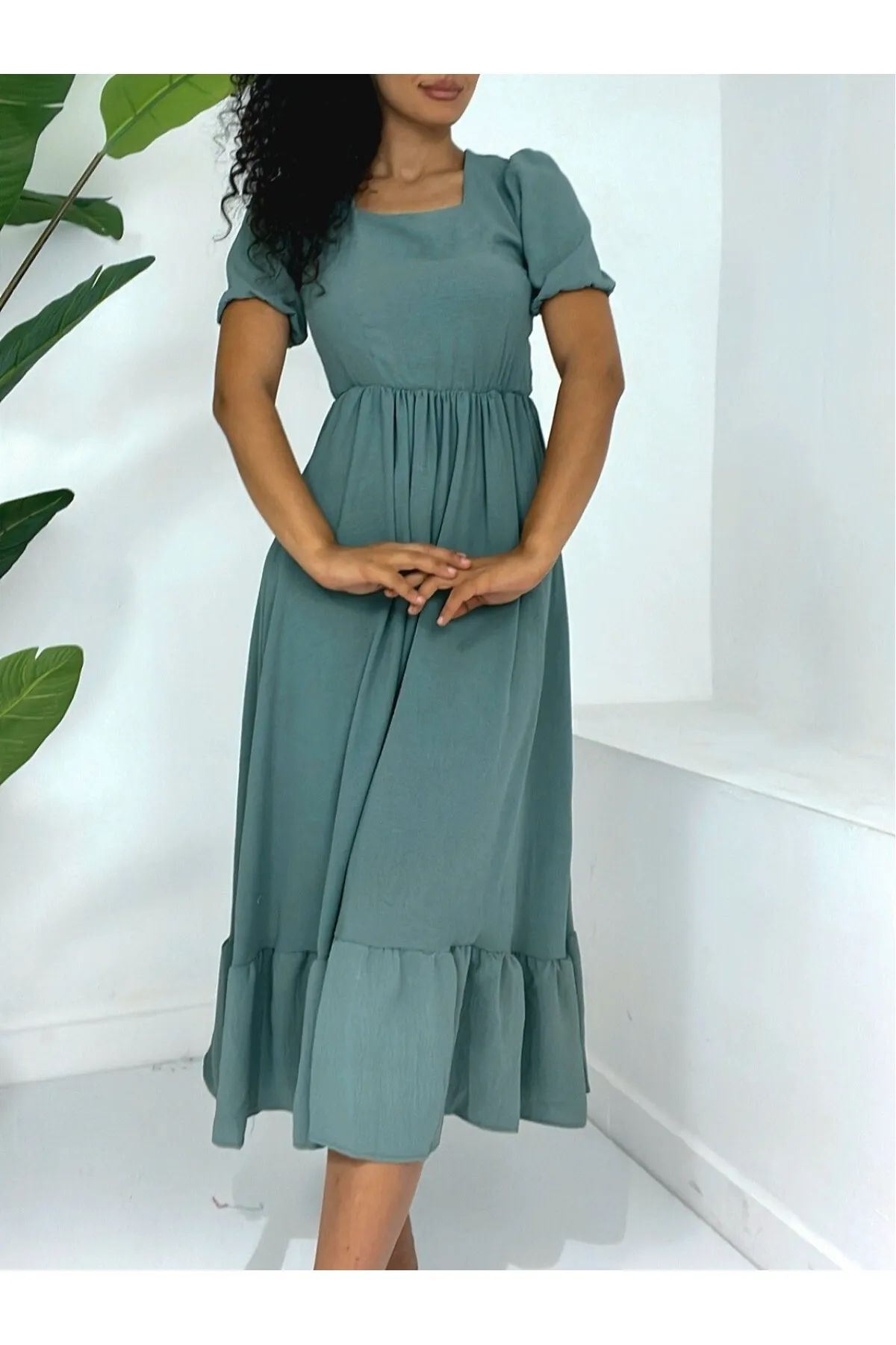 Modamorfo  Kurzärmliges Ayrobin-Kleid mit quadratischem Ausschnitt und elastischer Taille