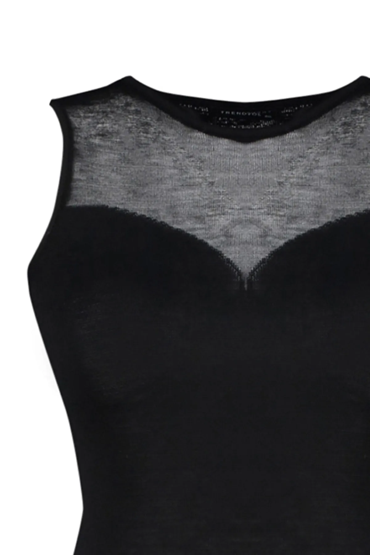 Trendyol Curve  Schwarze, figurbetonte dünne Strickbluse mit transparenten Details TBSSS23AF00046
