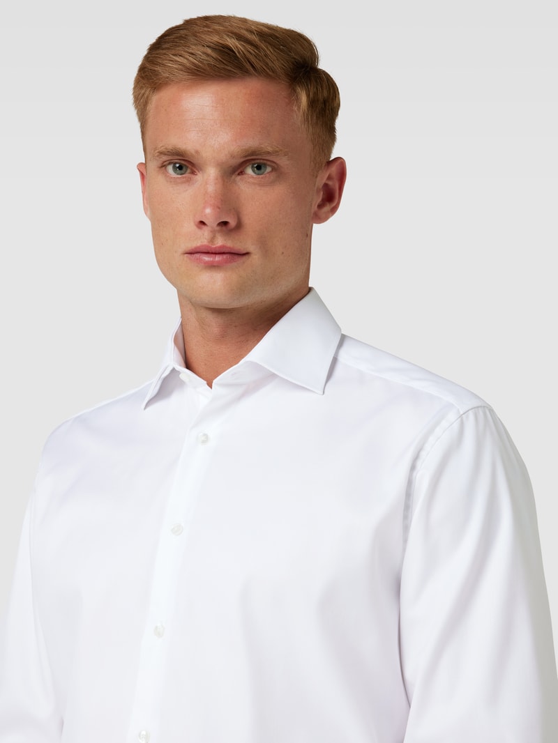 Modern Fit Business-Hemd mit Kentkragen in weiß