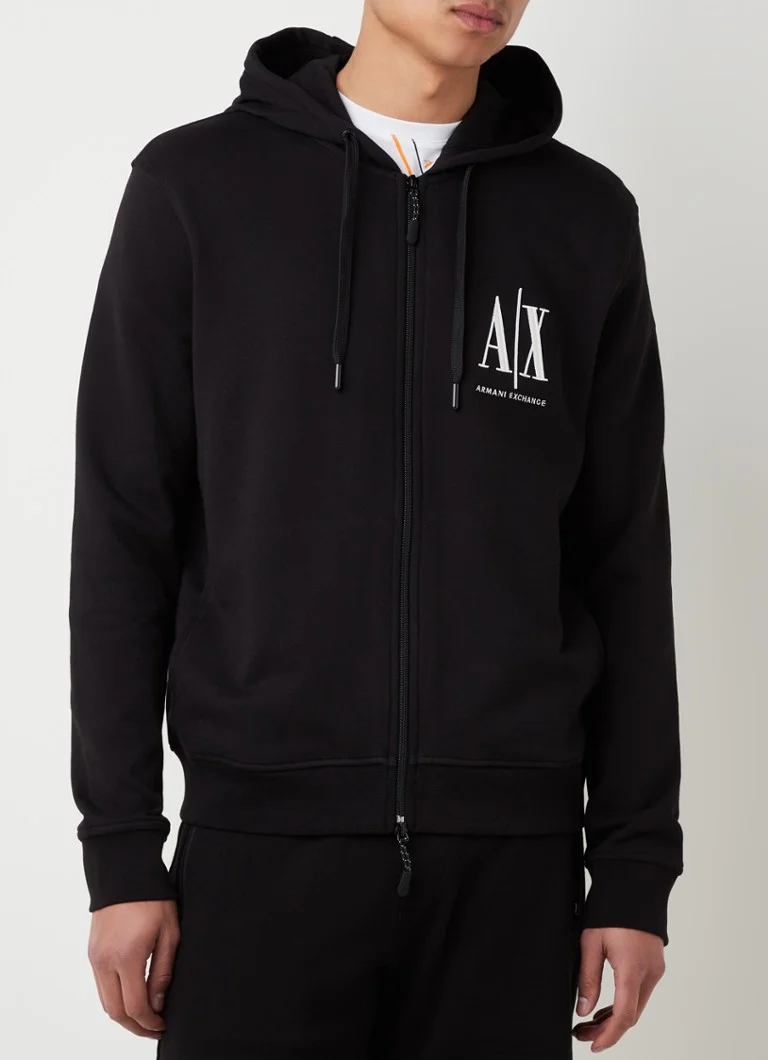 Armani Exchangen collegetakki, jossa logobrodeeraus