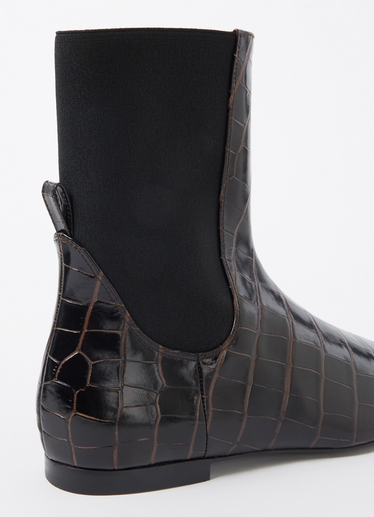 Botas Chelsea TOTEME em pele de vitelo com textura de crocodilo.