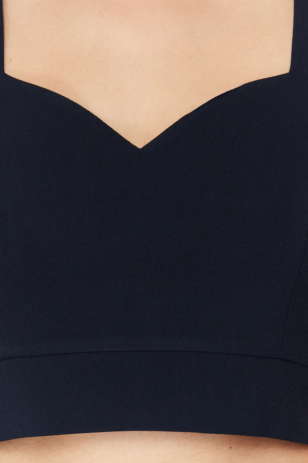 Trendyol Collection  Marineblaue, gewebte Crop-Webbluse TWOSS24BZ00332